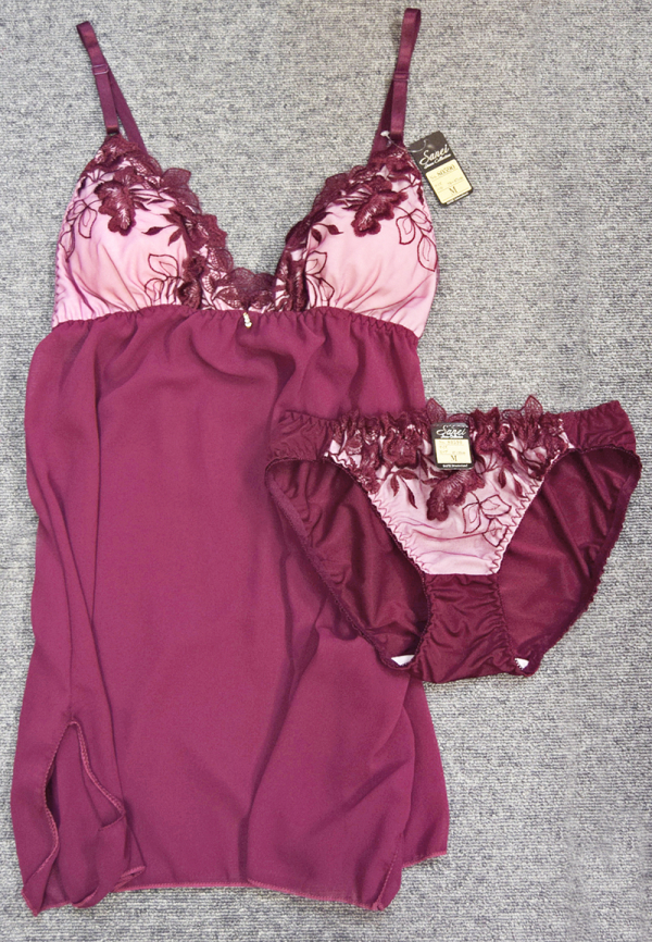 80590　脇高シアーフラワー刺繍