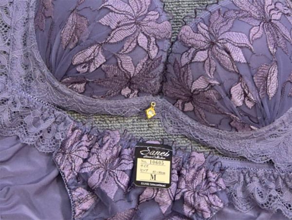 10605　脇高ビッグフラワー刺繍