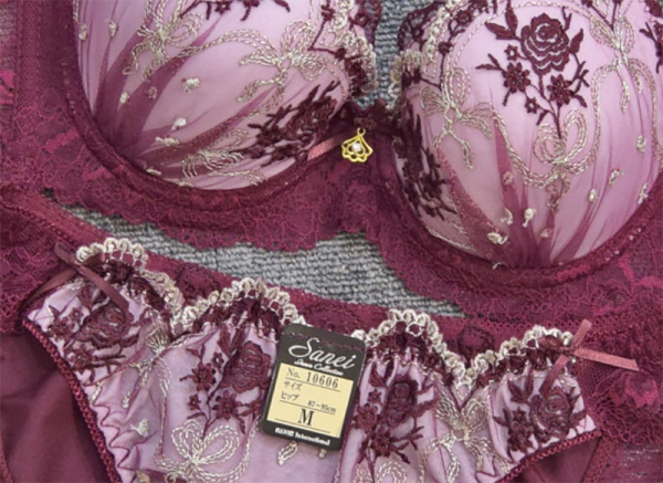 10606　脇高ゴージャスフラワーブーケ