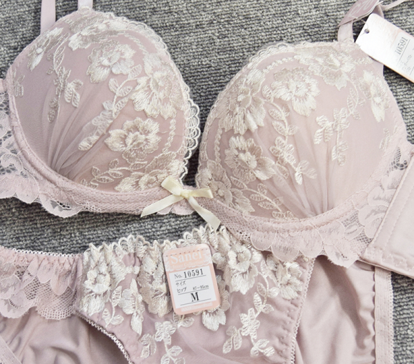 10591EF　脇高クリームフラワー刺繡