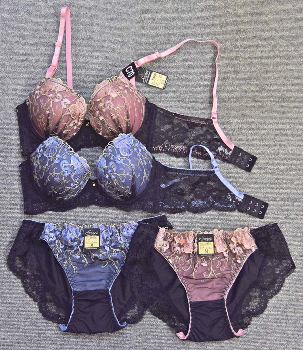 10620　脇高ゴージャスフラワー刺繍　90620（ノンワイヤー）