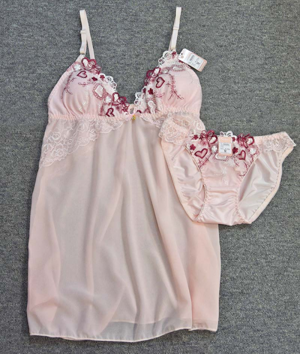 80494 　脇高ラインハート刺繍キャミソール＆ショーツ