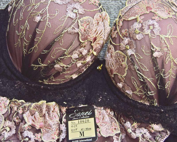 90620（ノンワイヤー）　脇高ゴージャスフラワー刺繍