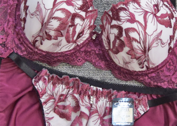 10644　脇高ブラックフローラ　90644（ノンワイヤー）