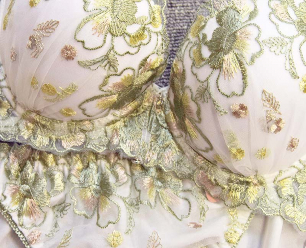 90631（ノンワイヤー）　脇高フラワーブーケ